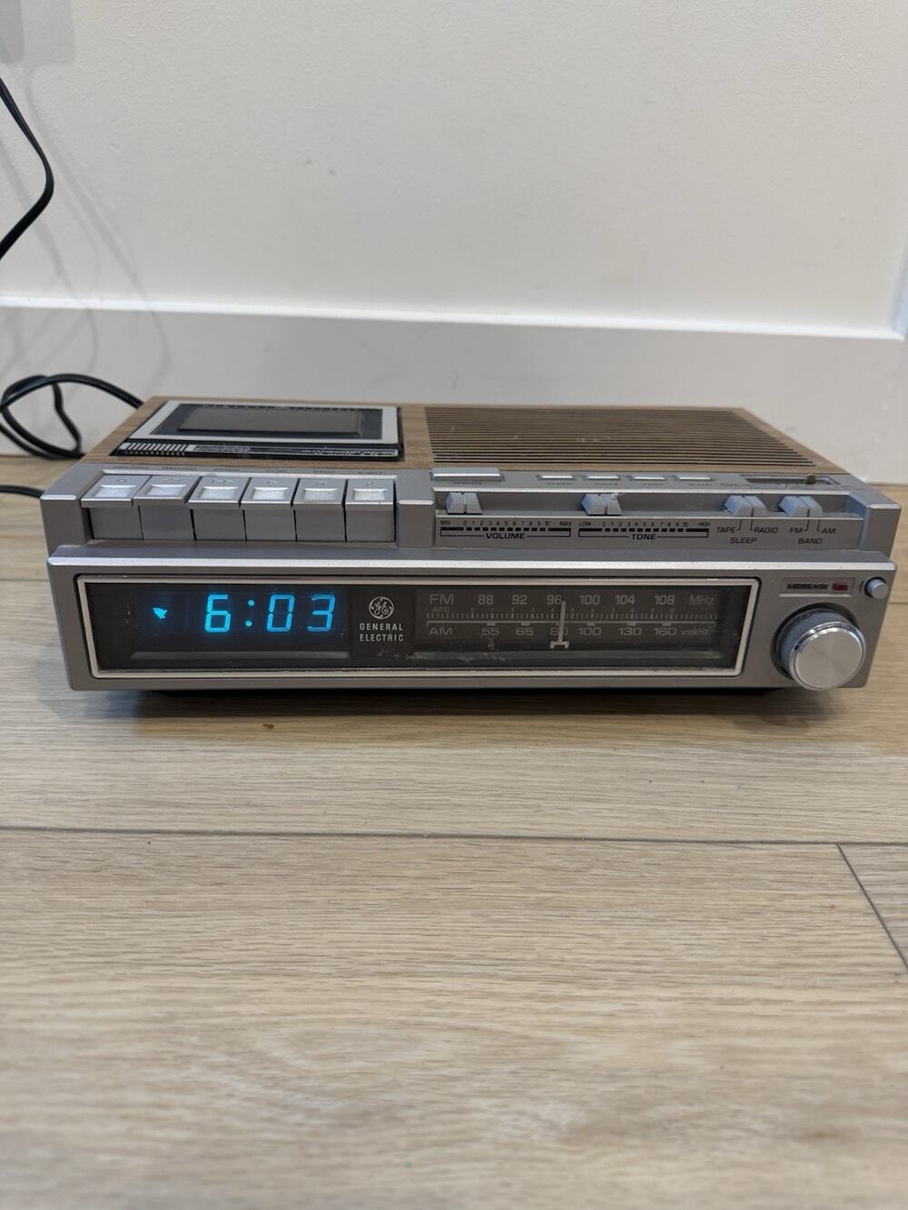 Vintage GE General Electric 7-4975B AM/FM/Cassette Tape Clock Radio Recorder MCM